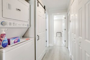 Apartment (2 Bedrooms) | Interior - Steps to Sand! Snowbird Retreat in Madeira Beach (Madeira Beach)