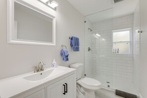 Apartment (2 Bedrooms) | Interior - Steps to Sand! Snowbird Retreat in Madeira Beach (Madeira Beach)