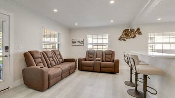 Apartment (2 Bedrooms) | Front of property