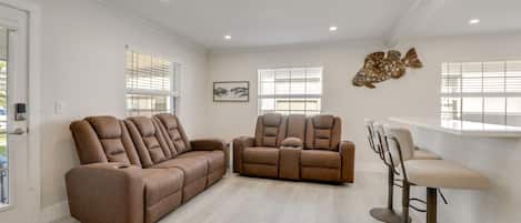 Apartment (2 Bedrooms) | Front of property