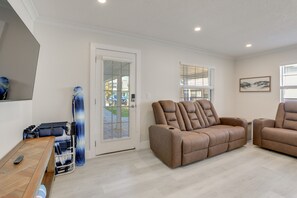 Interior - Steps to Sand! Snowbird Retreat in Madeira Beach (Madeira Beach)