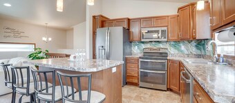 Family Friendly! Spacious Moorhead Haven w/ Yard
