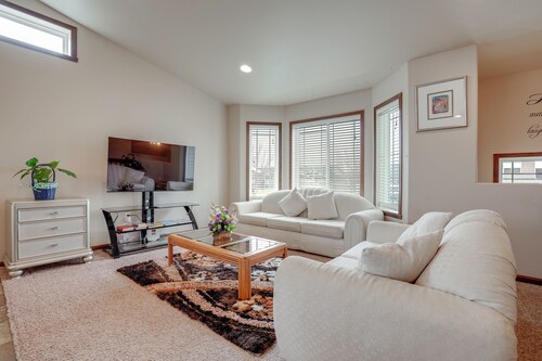 Family Friendly! Spacious Moorhead Haven w/ Yard