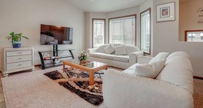 Family Friendly! Spacious Moorhead Haven w/ Yard