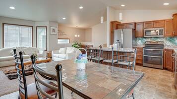 House (4 Bedrooms) | Interior