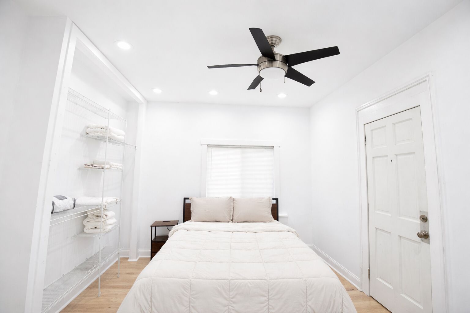 1 chambre, fer et planche à repasser, Wi-Fi gratuit, draps fournis
