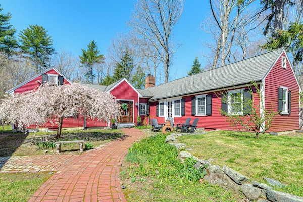 Pet-friendly Yard Boston Area Home Near Gillette - Massachusetts