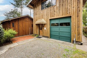 Interior - Lakefront Home w/ Dock & Views in Langlois (Langlois)