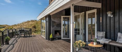 House | Outdoor dining