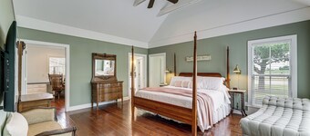 Elevated Farmhouse Getaway in Thorndale