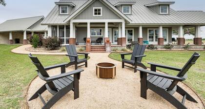 Elevated Farmhouse Getaway in Thorndale