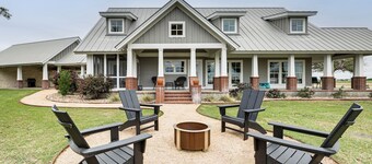 Elevated Farmhouse Getaway in Thorndale