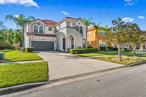 Exterior - Sleeps 12 • Pvt pool & spa • Game table (Kissimmee)
