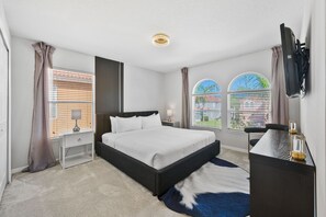 Desk, iron/ironing board, travel cot, free WiFi - Sleeps 12 • Pvt pool & spa • Game table (Kissimmee)