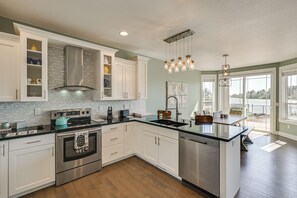 House (3 Bedrooms) | Interior - Lakefront Getaway w/ Private Dock in Ocean Shores! (Ocean Shores)