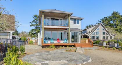 Lakefront Getaway w/ Private Dock in Ocean Shores!