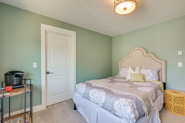 House (3 Bedrooms) | Interior - Lakefront Getaway w/ Private Dock in Ocean Shores! (Ocean Shores)