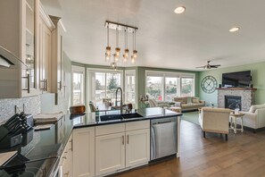 House (3 Bedrooms) | Interior - Lakefront Getaway w/ Private Dock in Ocean Shores! (Ocean Shores)