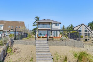 House (3 Bedrooms) | Interior - Lakefront Getaway w/ Private Dock in Ocean Shores! (Ocean Shores)