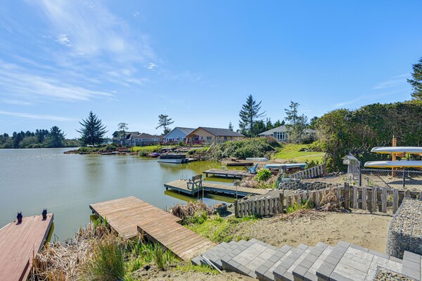Lakefront Getaway W/ Private Dock In Ocean Shores! - Ocean Shores, WA