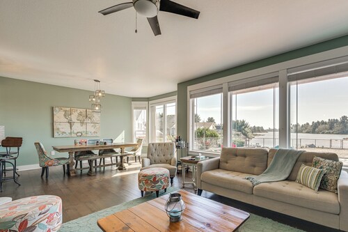 Lakefront Getaway w/ Private Dock in Ocean Shores!
