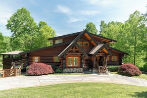 Interior - Hot Tub + Dock! Waterfront Norris Lake Log Home (New Tazewell)
