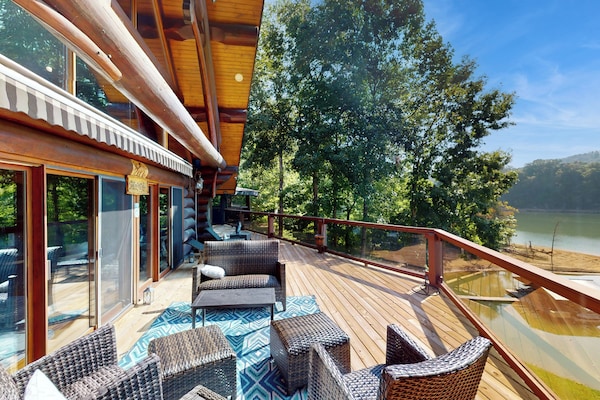 Hot Tub + Dock! Waterfront Norris Lake Log Home - Norris Lake, TN
