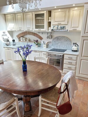 Private kitchen - Apartment with AC with view in Chianti a few steps from Florence with swimming pool (Toscana)