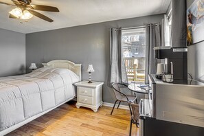 Apartment (0 Bedroom) | Interior - Prime Lake of the Ozarks Location! Apt Home Base (Lake Ozark)