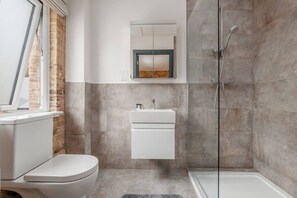 Hair dryer, towels - Chalice Close - Home with parking in Ashley Cross close to beaches (Bournemouth, Christchurch and Poole)