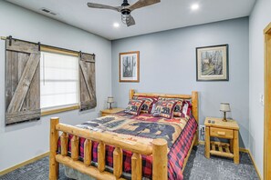 House (1 Bedroom) | Interior - Hazel Creek Cabin on Kirksville's Outskirts (Greentop)