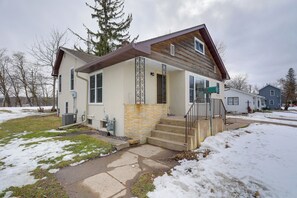 House (3 Bedrooms) | Interior - Lake Access Home on Cross Lake: Walk to Dtwn! (Pine City)