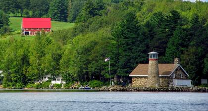 Waterfront Home w/ Access to Lake Anasagunticook!