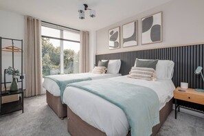 Iron/ironing board, WiFi, bed sheets - The Sloop - Restaurants & Poole Park close by with balcony (Bournemouth, Christchurch and Poole)