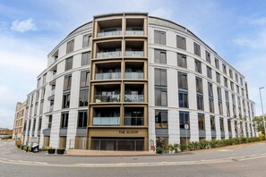 Exterior - The Sloop - Restaurants & Poole Park close by with balcony (Bournemouth, Christchurch and Poole)