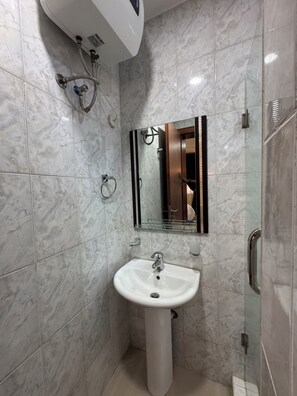 Bathroom - R & R Apartments (Abuja)