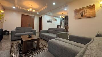 Standaard appartement, balkon, uitzicht op bergen | Woonruimte