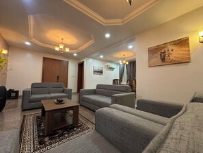 Apartament estàndard, balcó, vistes a la muntanya | Sala d'estar