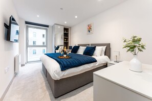 1 bedroom, iron/ironing board, WiFi, bed sheets - Quayside - Close to restaurants on the Quay, beach and town (Poole)