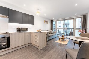 Interior - Quayside - Close to restaurants on the Quay, beach and town (Poole)