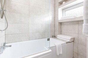 Hair dryer, towels - Leaside House - Good access links across Southampton & New Forest (Southampton)