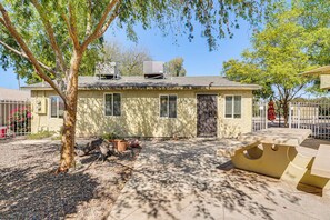 House (2 Bedrooms) | Interior - Shop & Dine! Getaway 3 Mi to Old Town Scottsdale (Scottsdale)