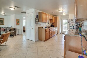 House (2 Bedrooms) | Interior - Shop & Dine! Getaway 3 Mi to Old Town Scottsdale (Scottsdale)