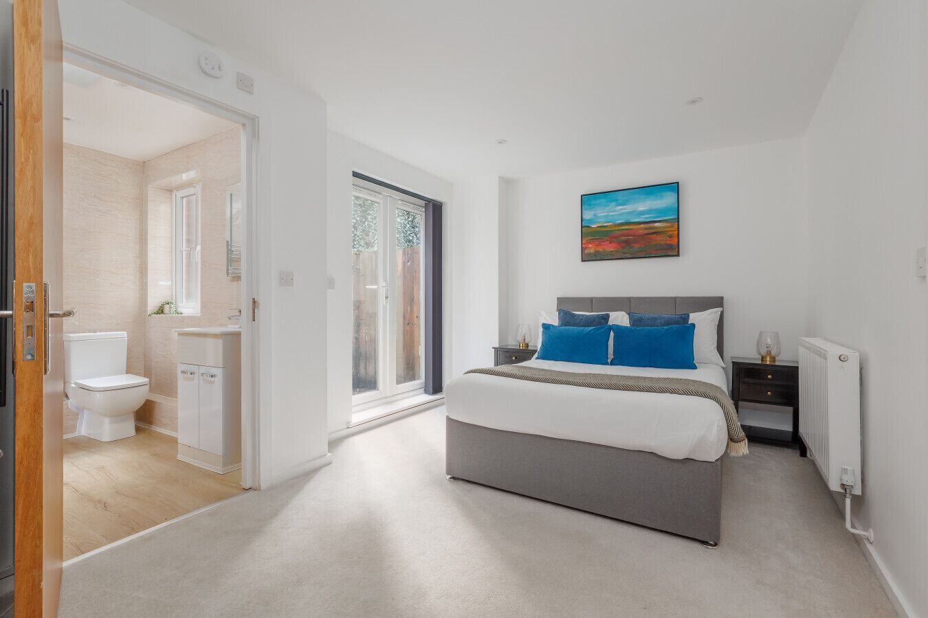 Desk, iron/ironing board, WiFi, bed sheets