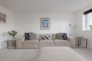TV - The Hideaway - Close to the beach, town and the BIC (Dorset)
