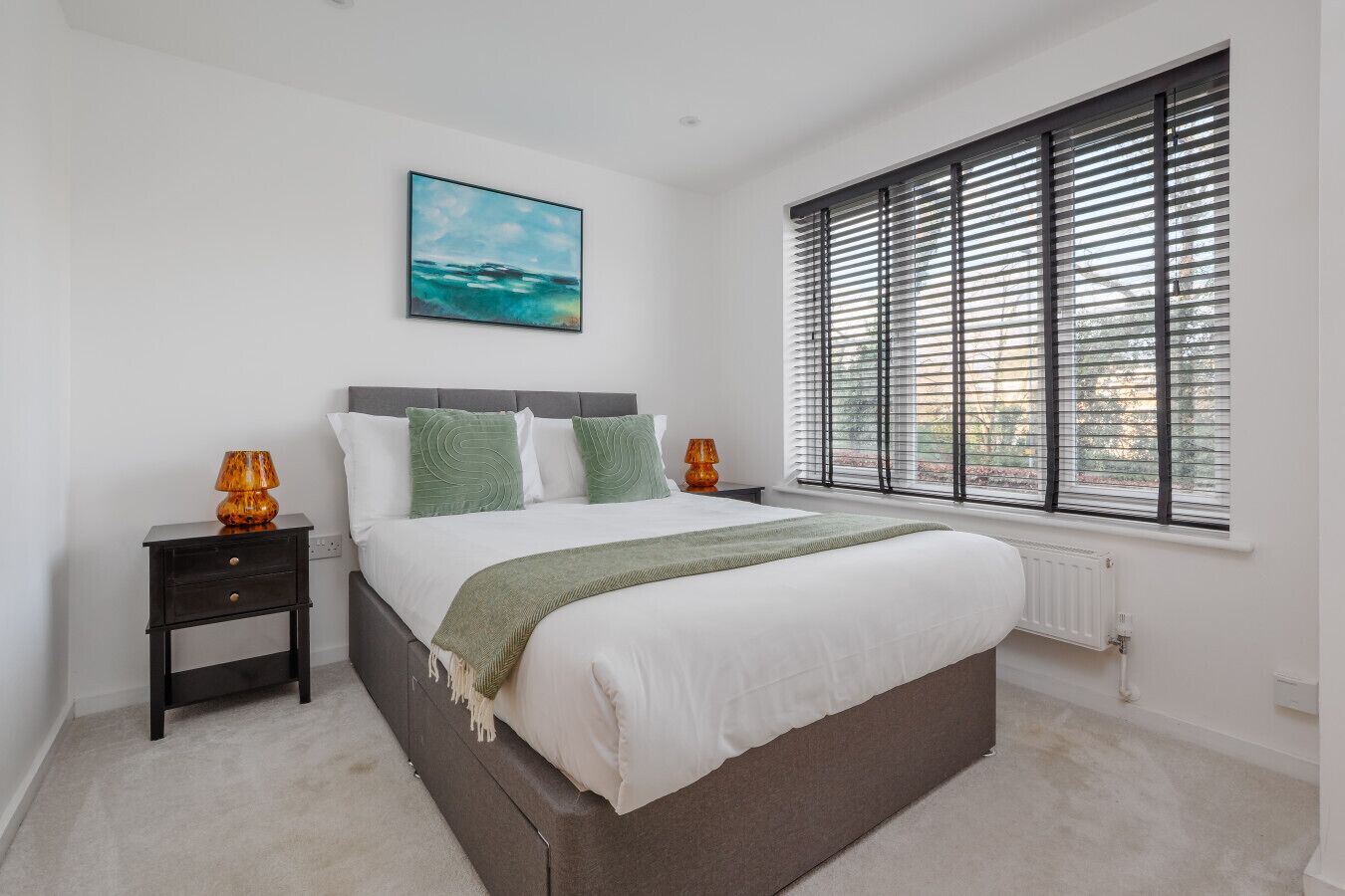 Desk, iron/ironing board, WiFi, bed sheets