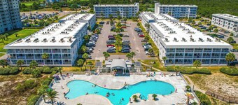 Steps to Ocean! Family Gulf Shores Escape w/ Patio