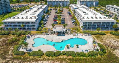 Steps to Ocean! Family Gulf Shores Escape w/ Patio