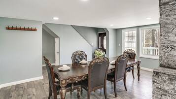 House (4 Bedrooms) | Interior