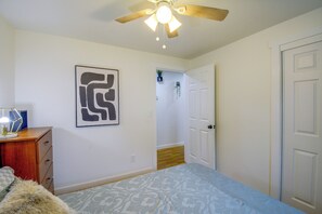 A bedroom with a bed, a ceiling fan, a door, and a wall-mounted light fixture. - 3 Mi to Point Defiance Park: Family Home w/ Yard! (Tacoma)